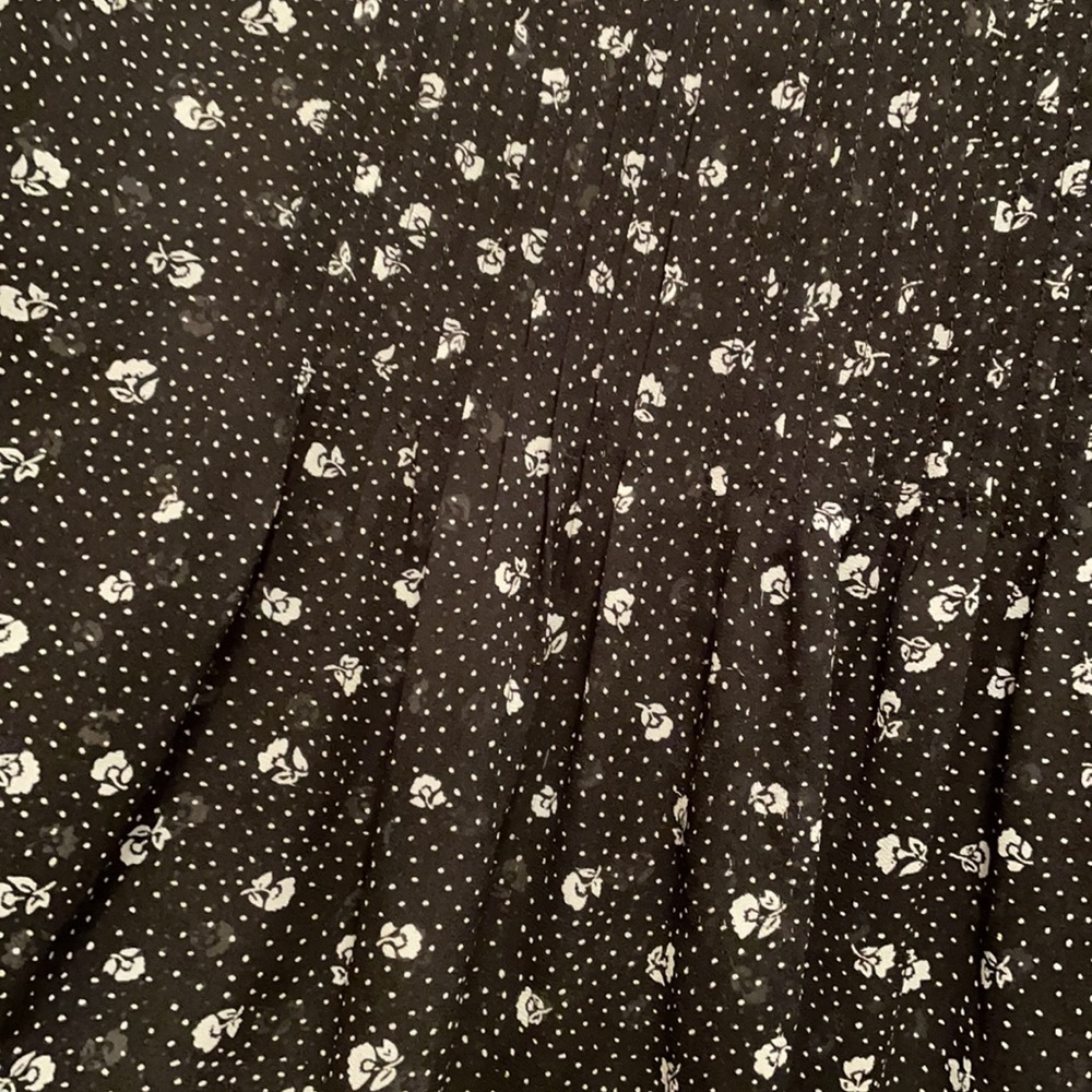 TORRID Blouse/Top. Size 1X (1). Black /White Floral. Long Sleeve - Picture 2 of 6